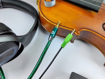 音箱訊號(hào)線分成強(qiáng)訊號(hào)線、弱訊號(hào)線與規(guī)范訊號(hào)線